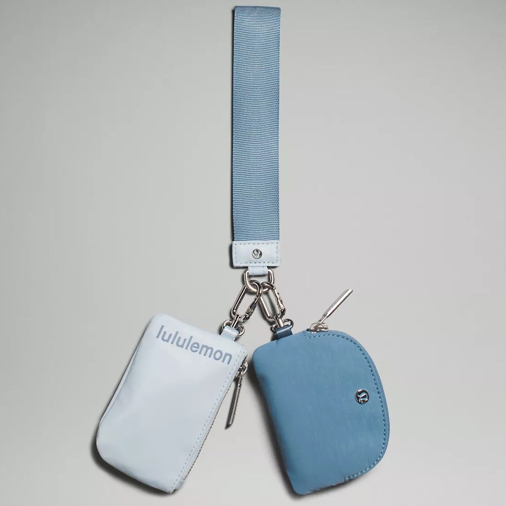 NEW LULULEMON DUAL POUCH WRISTLET BLUE